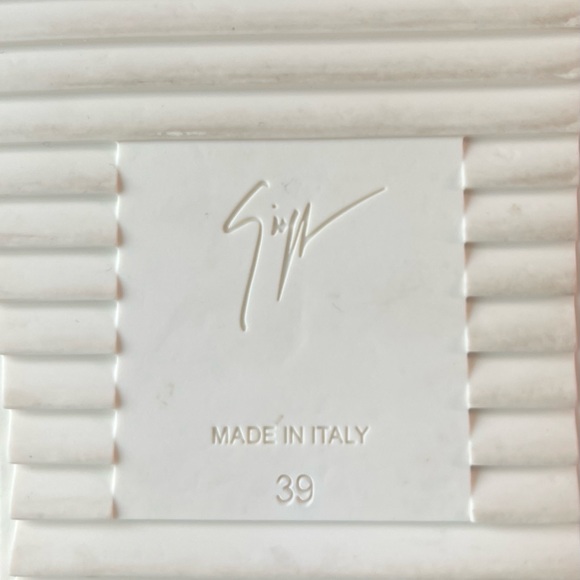 Giuseppe Zanotti leather slip on w/ curb chain & fringe. Women US 8 EUR 39 - Picture 8 of 10